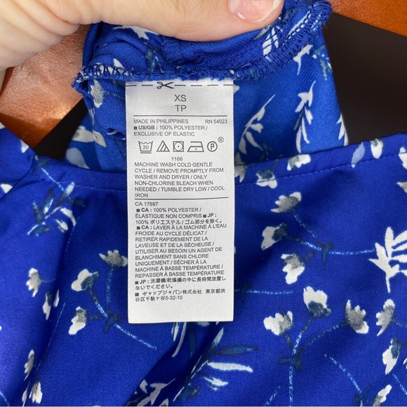 Banana Republic - Royal Blue and White Floral Blouse - Women’s XS - Picture 2 of 7